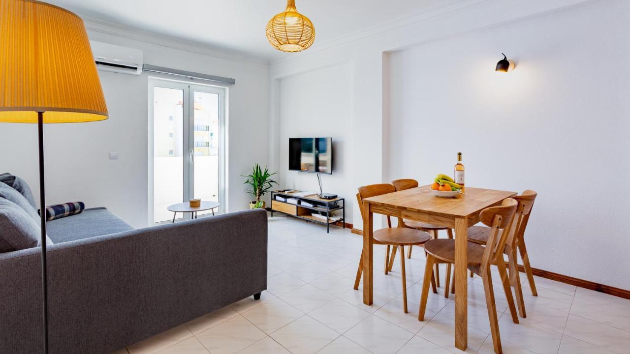Bright 1Bdr Apartment W/Balcony By Lovelystay ヴィラ・レアル・デ・サント・アントニオ エクステリア 写真
