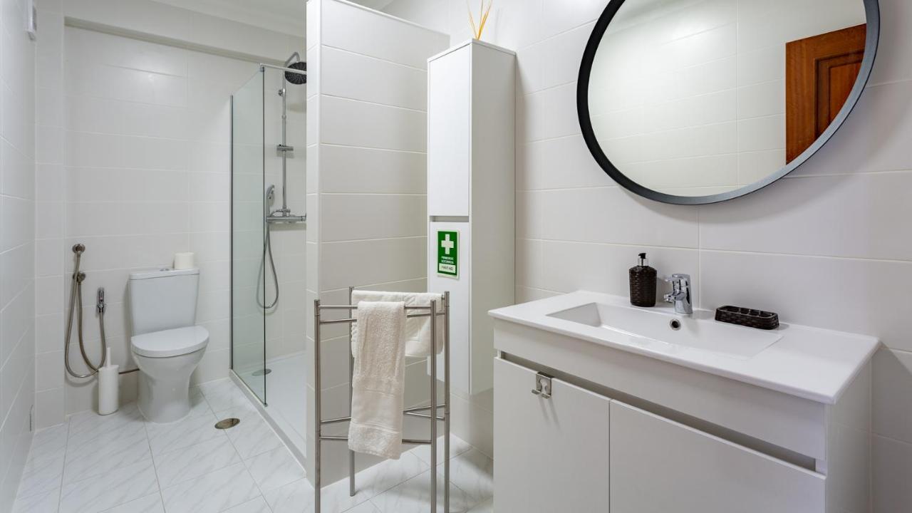 Bright 1Bdr Apartment W/Balcony By Lovelystay ヴィラ・レアル・デ・サント・アントニオ エクステリア 写真