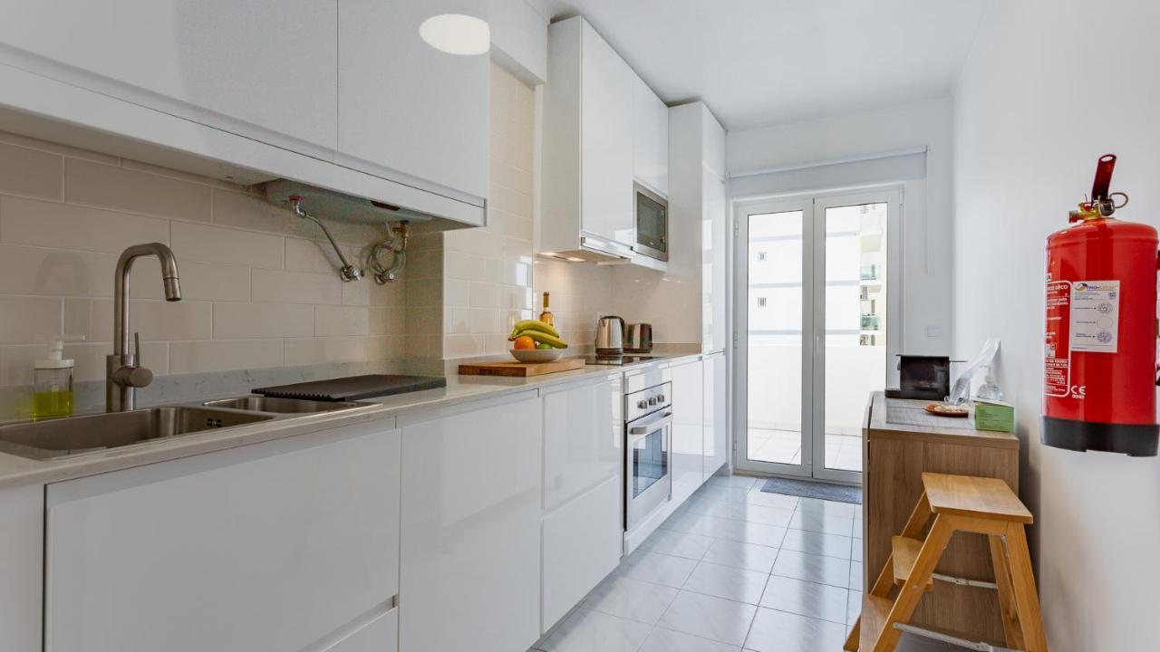 Bright 1Bdr Apartment W/Balcony By Lovelystay ヴィラ・レアル・デ・サント・アントニオ エクステリア 写真